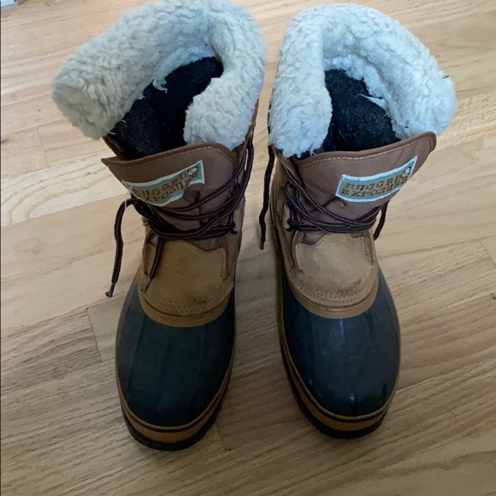 Snow boots size 6